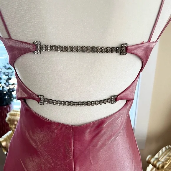 Elegant Pink Satin Gown - Picture 5 of 5